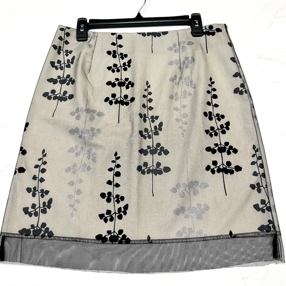 Beautiful Botanical Print Beluva San Francisco Skirt
W/Tulle Overlay - Picture 2 of 7